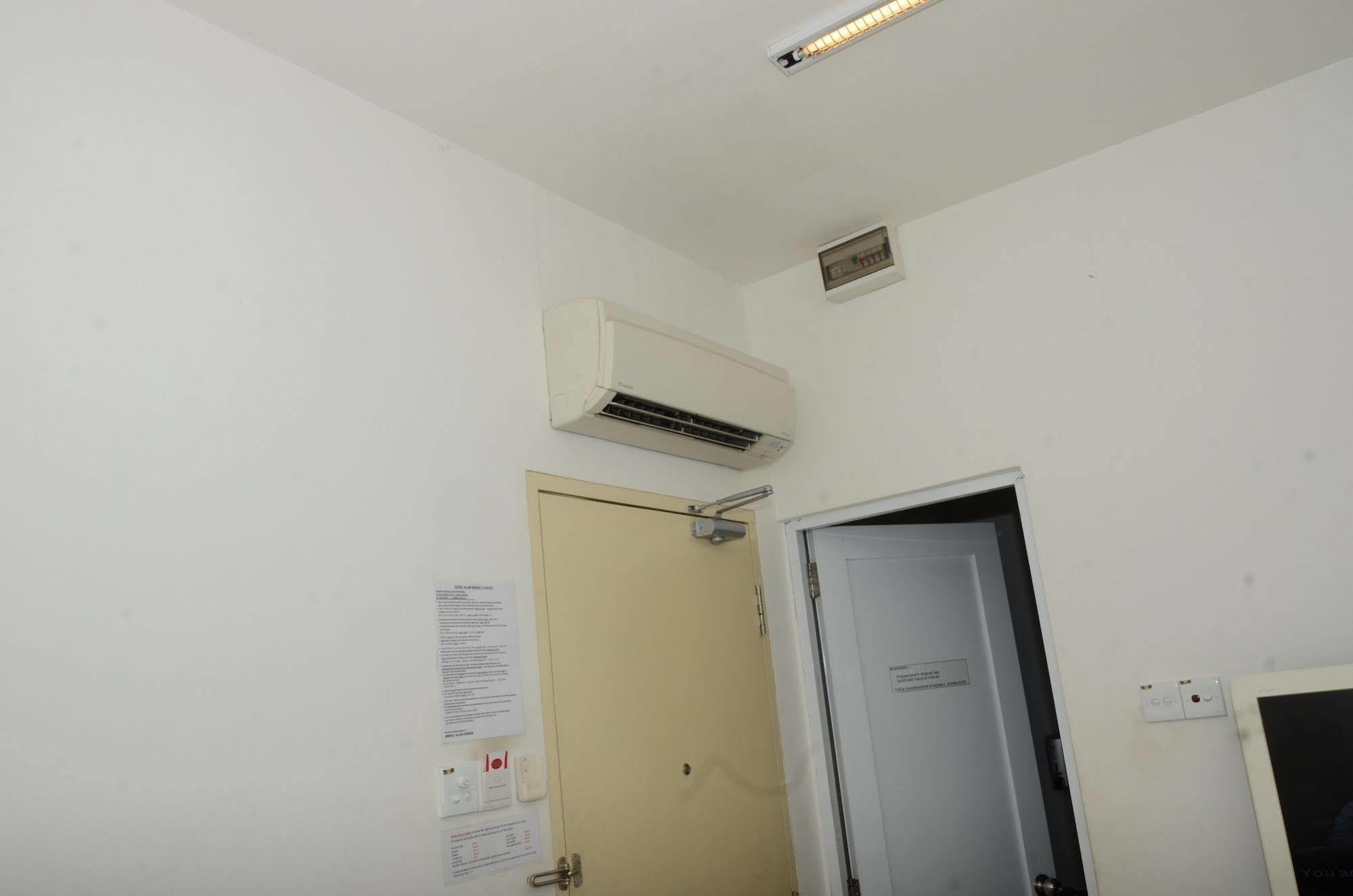 Hotel Alam Indi Johor Bahru Extérieur photo